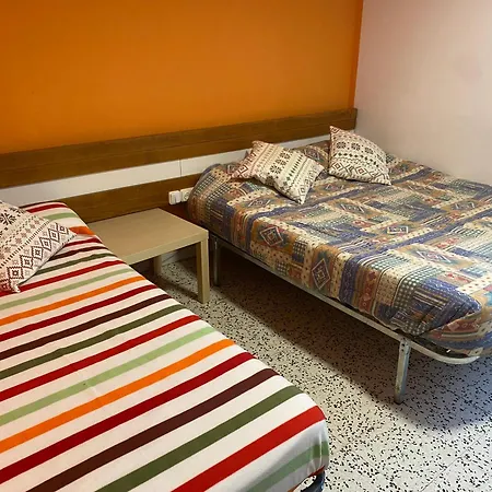 Hostal Collsacabra بيت ضيافة